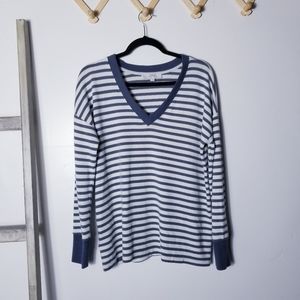 LOFT SOFT WHITE AND GRAY STRIPED V-NECKED SWEATER SIZE LARGE